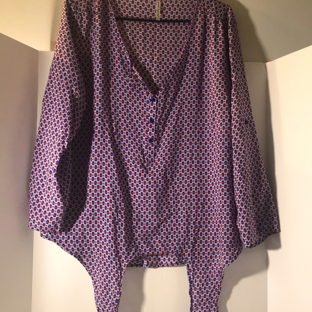 Grand & Greene long sleeve top size large tie front v neckline floral summer